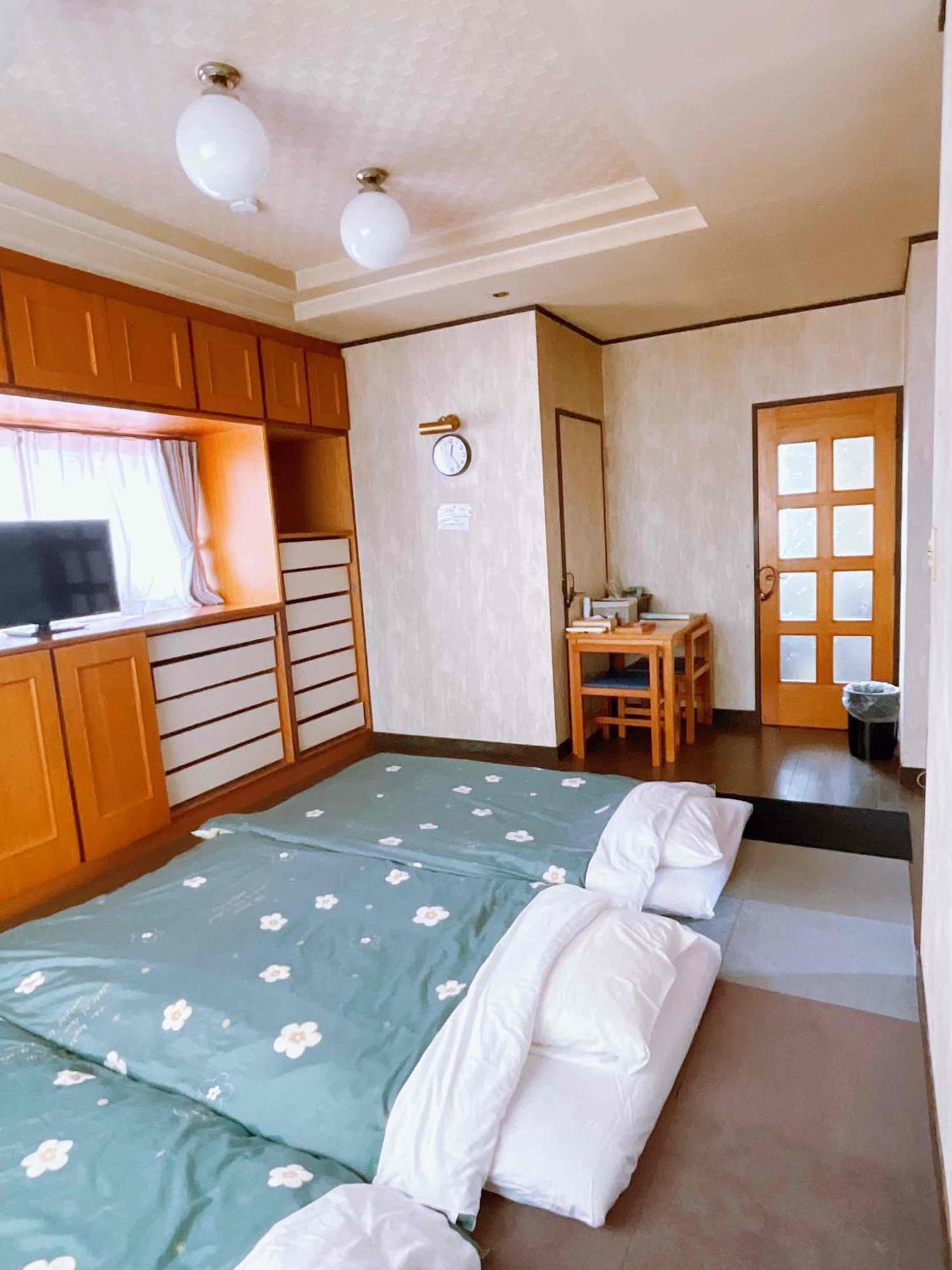 T&T Fujiyama Guest House Фудзі-Йосіда Екстер'єр фото