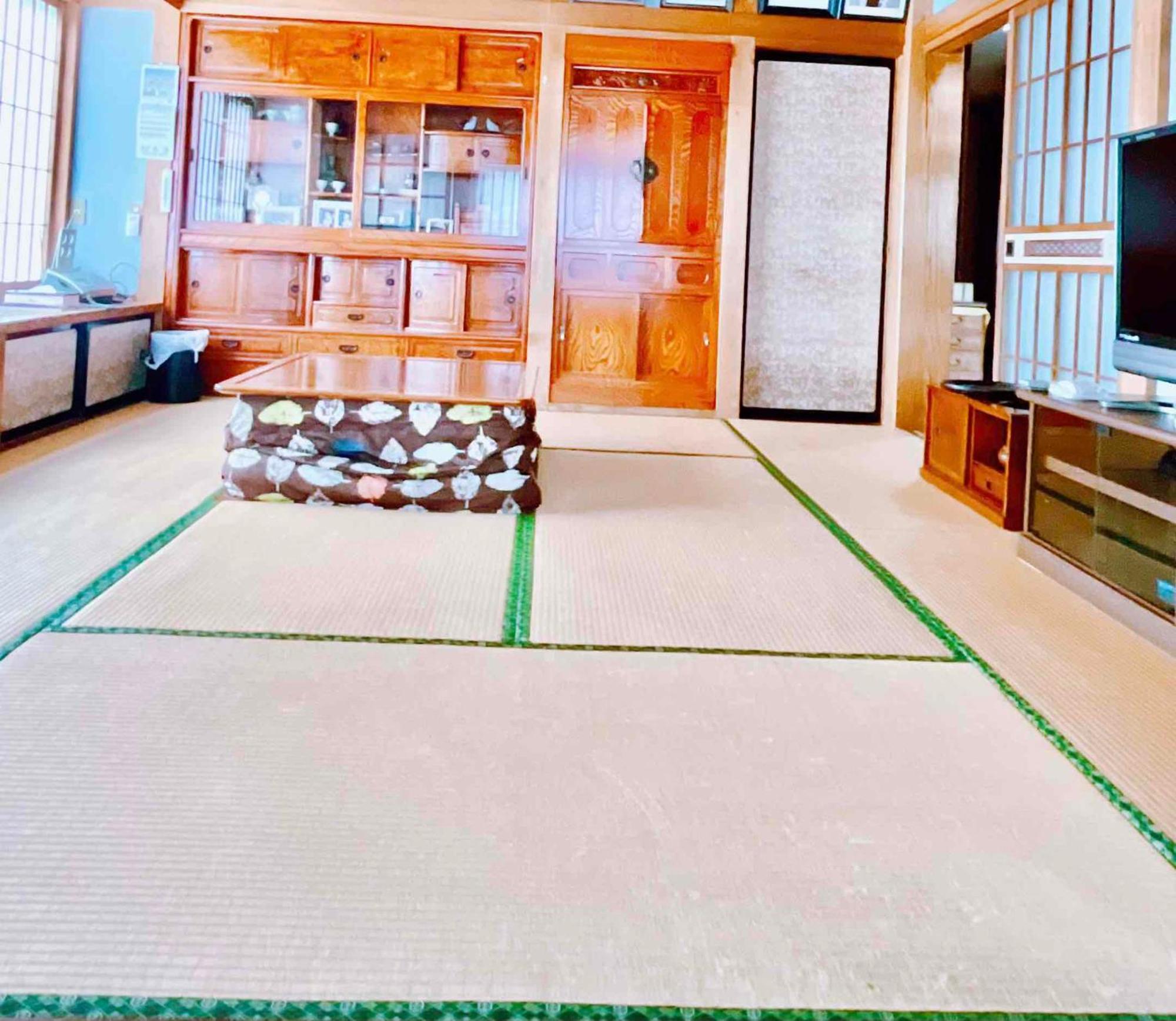 T&T Fujiyama Guest House Фудзі-Йосіда Екстер'єр фото